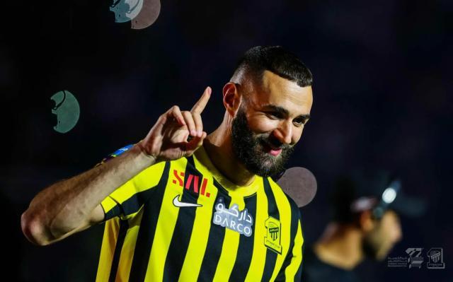 开云注册-年收入排行榜 C罗笨马内少前3 姆巴佩第5 梅西第6